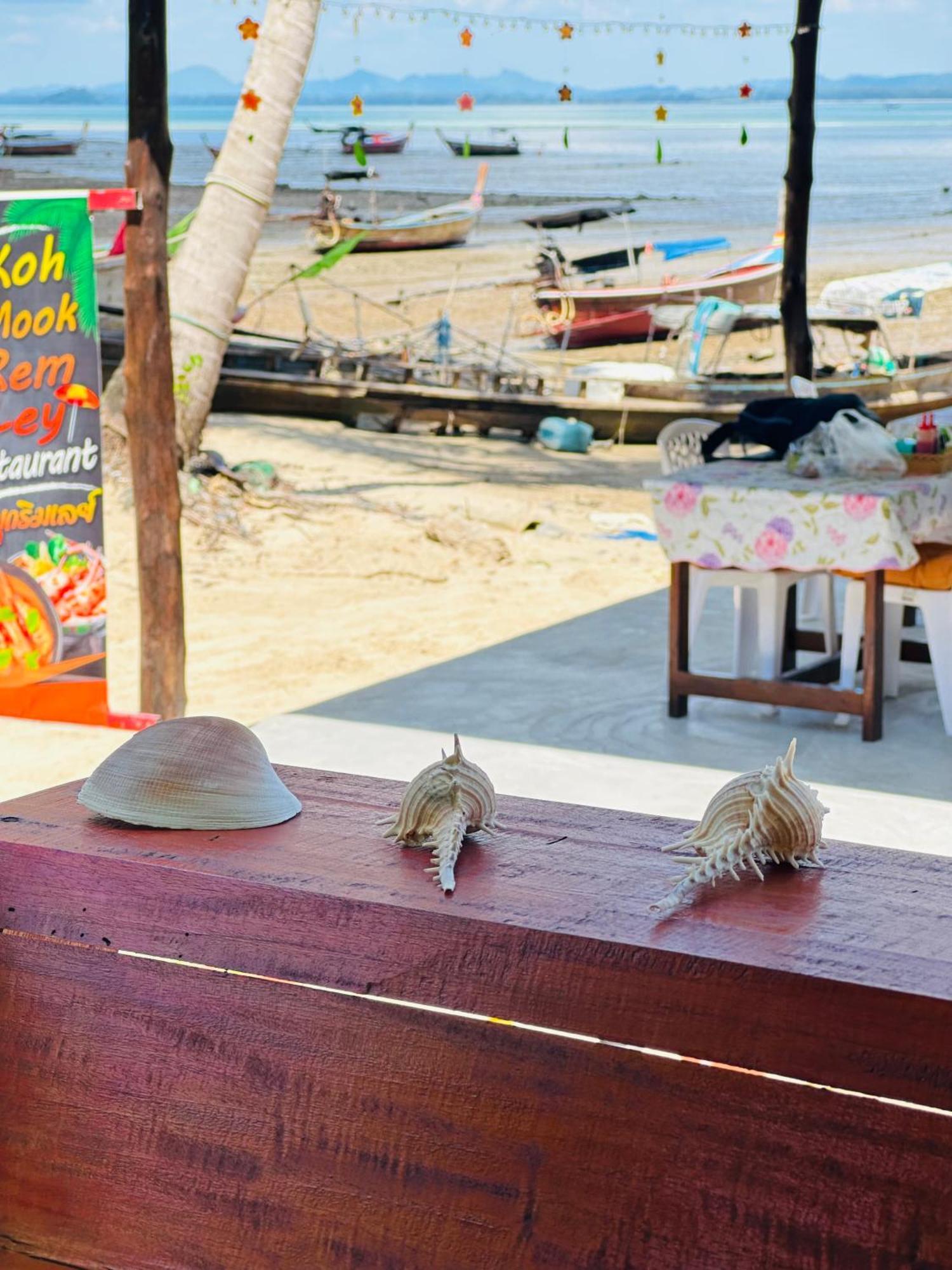 Koh Mook Rem Ley Hotel Trang Bagian luar foto